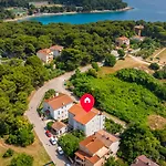 Seaside 066 By Guide Pula